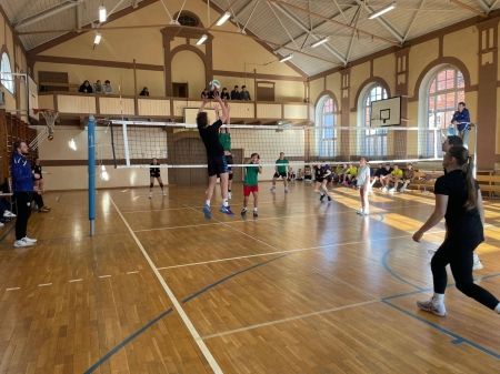 Turniej Piłki Siatkowej dziewcząt i chłopców szkół średnich w Chrobrym